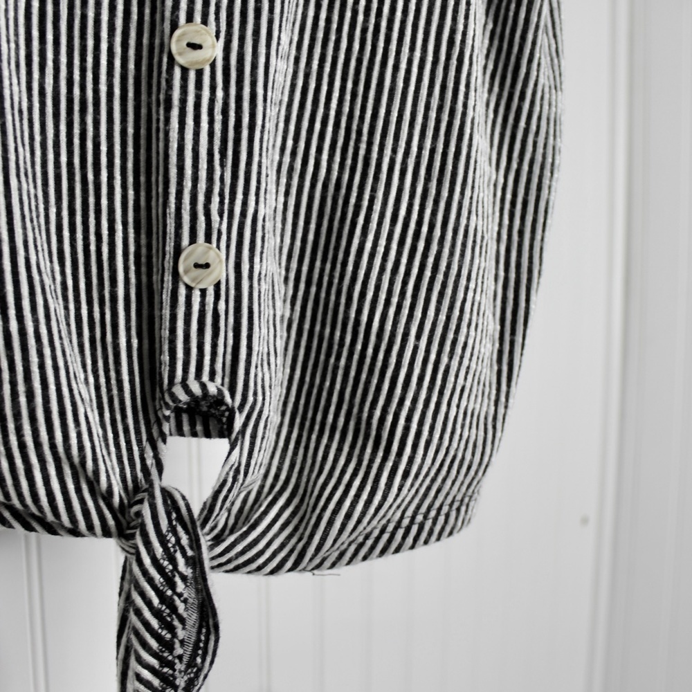 Cute Ribbed Pin Stripe Tank - Picture 3 of 7